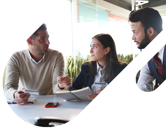 jóvenes en una reunión de negocios